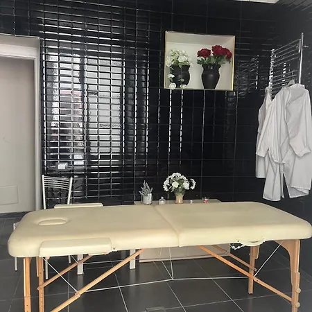 Terme Neronensis 4* يوتْسْوولْ