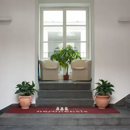 Terme Neronensis فندق يوتْسْوولْ